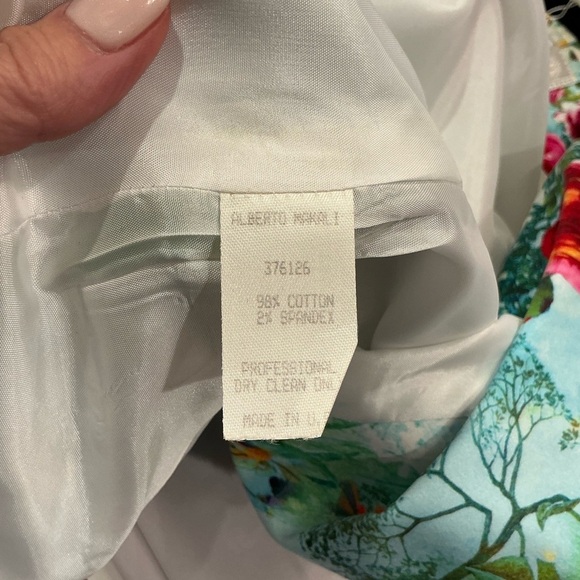 Alberto Makali silky vibrant floral blazer with stone embellishment closure - Picture 12 of 15